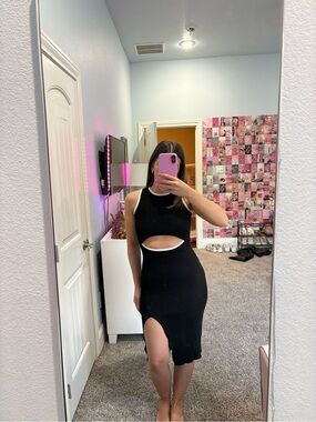 Sleeveless Black Midi Dress with Cutout and Contrast Trim